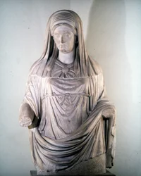 Skulptur av vestalinnen «Massima». Museo Nazionale Romano, Roma