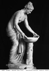 Statue som viser en Danaide (marmor)