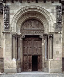 Sørportalen til basilikaen