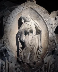 Toner av gregoriansk sang: den andre tonen, Hovedstaden i koret (skulptur