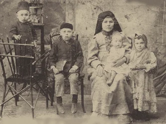 Kazan Tatar Family, ca. 1900 (s/hvitt-bilde)