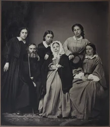 Portrett av forfatteren og leksikografen Vladimir Dahl (Dal) (1801-1872) med familie (hans kone Ekaterina Lvovna Sokolova (1819-1872) og døtre), Anonym. Albumin bilde