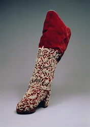 Damestøvler, 1650-1700 (skinn og fløyel med perler)