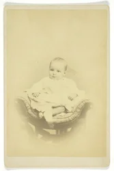 Uten tittel Portrett av sittende spedbarn, 18501899.