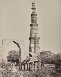 Delhi. Kootub Minar eller tårnet i ruinbyen Gamle Delhi