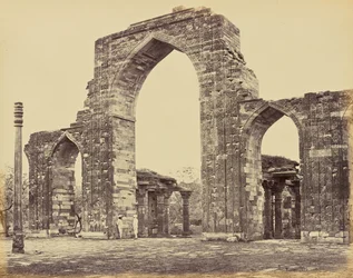 Delhi; Kutub Minar, den store buen og jernsøylen