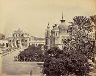 Lucknow; porten og hagen til Hooseinabad Imambara
