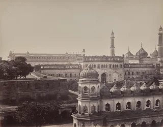 Lucknow. Den store imambaraen og moskeen