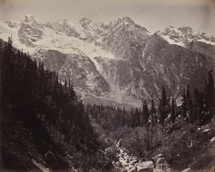 Scene i øvre Himalaya. Utsikt over Manga-dalen