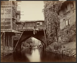 Srinagar; en bro over Marqual-kanalen