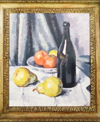 Epler, pærer og en svart flaske på et drapert bord, ca. 1928