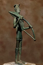 Nuragisk kultur (nuragher), Sardinia: bronsestatuett av en kriger. 8.-7. århundre f.Kr. Cagliari, Museo Nazionale Archeologico, Sardinia, Italia