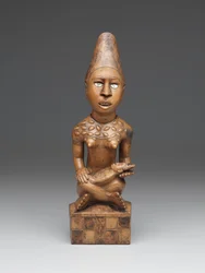 Sittende kvinnefigur med barn (pfemba) Yombe Group, Kongo Peoples (tre, glass eller glimmer og beis)