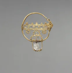 Øredobber med gjennombrudd, tidlig bysantinsk periode, 600-800 (gull med bergkrystallperle)