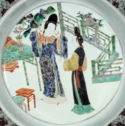 Kinesisk kunst: «To elegant kledde kvinner». Keramisk tallerken fra 1700-tallet. Paris, Guimet-museet, Nasjonalmuseet for asiatisk kunst