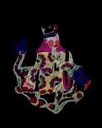 Kinesisk gud som rir på en drage. Malt papirklipp eller «Jian Zhi», kinesisk folkekunst, Peking.