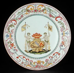 Middagstallerken dekorert i famille roseemaljer med armene til Goos av Ghyseghem, acolleees med Vecquemans og Goubau, Yonzheng-perioden (1725-35) ca. 1730 (porselen)