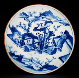 Rett malt i glassblått med damerfigurer, overgangsperiode, ca. 1640 (porselen)
