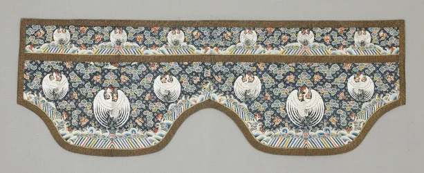 Forlengede mansjetter, slutten av 1870-1880-tallet (silkestoff)
