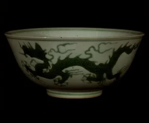 Ming grønn drageskål, Hong-hsi-perioden, ca. 1425-35 (porselen)