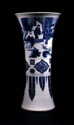 Vase med tre register, som viser et landskap, pastillpaneler og fallende lapper
