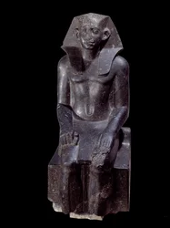 Oldegyptisk kunst: statue av kong Sesostris III. Diorittskulptur omkring 1870 f.Kr. (12. dynasti, cirka 1963-1786). Fra Medamoud (Egypt). Høyde: 1,200 m. Paris, Musée du Louvre