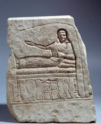 Gammel egyptisk kunst: gravstele i kalkstein i navnet til Lady Artemis. (med sen bankett) Fra Kom Abu-Billou (Abu Billou), Egypt. Høyde 24 cm. Lavperiode (3. århundre e.Kr.). Paris, Musée du Louvre