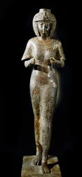 Egyptisk oldtid: bronsestatue av dronning Karomama, hustru til farao Takelot II. 21. dynasti. Paris, Louvre-museet