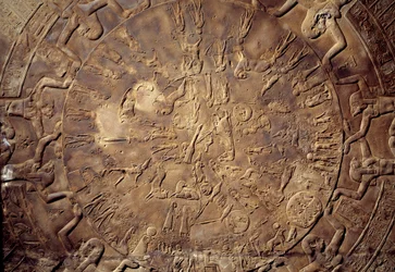 Egyptisk oldtid: detalj av dyrekretsen med stjernebilder i relieff fra taket i Osiris