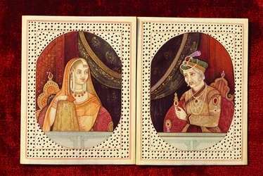 Mughal-keiseren Akbar og Jodhabai-elfenbensmaleri