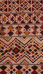 Detalj av en phaa sabai laget av Tai Nuea eller Tai Daeng vevere fra Hua Phan, Laos (tekstil)