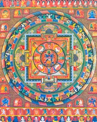 Chakrasambhara Mandala, som skildrer hovedguden Sambhara som omfavner sin kone Vajrabarahi som symboliserer foreningen av visdom og praksis for å oppnå suveren lykke (gouache på tøy)