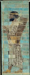 Bueskytterfrisen fra palasset til Dareios I, Persias konge, i Susa (5. århundre f.Kr.). Nedre relieff av emaljerte murstein. Paris, Louvre-museet.