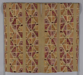 Tunika, 600-800 (bomull og ull (camelid), enkelt sammenlåsende billedvev; hals og ermhull avsluttet med ull (camelid) i overkastingssting; sømmer sammenføyd med ull (camelid) i stoppesting)