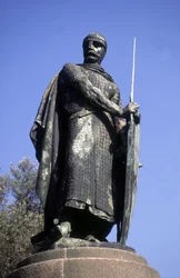 Statue av kong Afonso I, Guimaraes, Portugal (bilde)