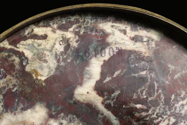 Detalj fra en av et par vaser, ca. 1790 (jaspis og ormolu)