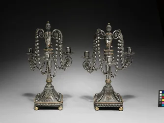 Et par kandelaber, ca. 1790-1795 (kuttet og polert stål med gull- og forsølvet dekor)