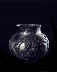 Persisk kunst: sølvvase. Tidlig Sassanid-periode. Bevar i Bale, Sveits