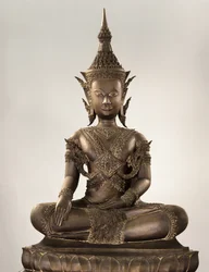 Buddha i naturlig størrelse i kongelig antrekk (bronse)