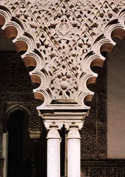 Detalj av en av polylobebuene fra Patio de las Doncellas (gips)