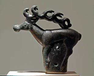 Art Scythe (Scythic Civilization eller Scythia): zoomorfisk deksel som representerer en hjort. Bronsegjenstand fra det 6. - 2. århundre f.Kr. St. Petersburg, Eremitagemuseet