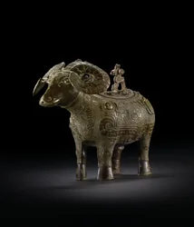 Rituell ram-formet vinkar, Gong (bronse)