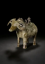 Rituelt ramformet vinkar, Gong, sent Shang-dynastiet (bronse) (se også 3618607)
