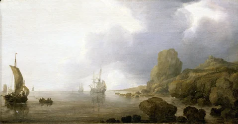 Båter i det grunne vannet i en steinete bukt, en romantisk og idealisert visjon. Olje på tre, av Simon de Vlieger (1600–1653).