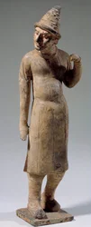 Kinesisk kunst: Sogdisk, barbarisk terrakottastatuett med spiss hatt som bærer silke (fra dagens Usbekistan). 6. eller 8. århundre. Paris, Cernuschi-museet