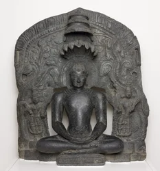 Jain Tirthankar Parshvanath med Serpent Hood sitter i meditasjon (Dhyamudra), fra Karnataka, India (Chlorite)