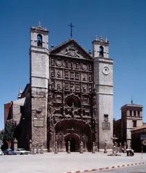 Isabelin Gothic Art: Utsikt over Conventual Church of St. Paul (Saint Paul) (Iglesia conventual de San Pablo) 1445-1616 de Valladolid (Utsikt over Isabelline gotisk-platersk kirke i san Pablo i Valladolid, Spania)