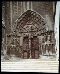 Utsikt over sakramentalportalen (Sarmental) til Cathedrale Santa Maria (Santa Maria) i Burgos