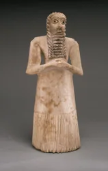 Stående mannlig tilbeder, tidlig dynastisk, ca. 2900-2600 f.Kr. (gipsalabast, skall, svart kalkstein, bitumen)