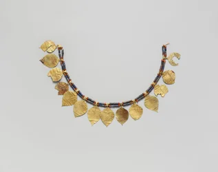 Hodeplagg, ca. 2600–2500 f.Kr. (gull, lapis lazuli og karneol)